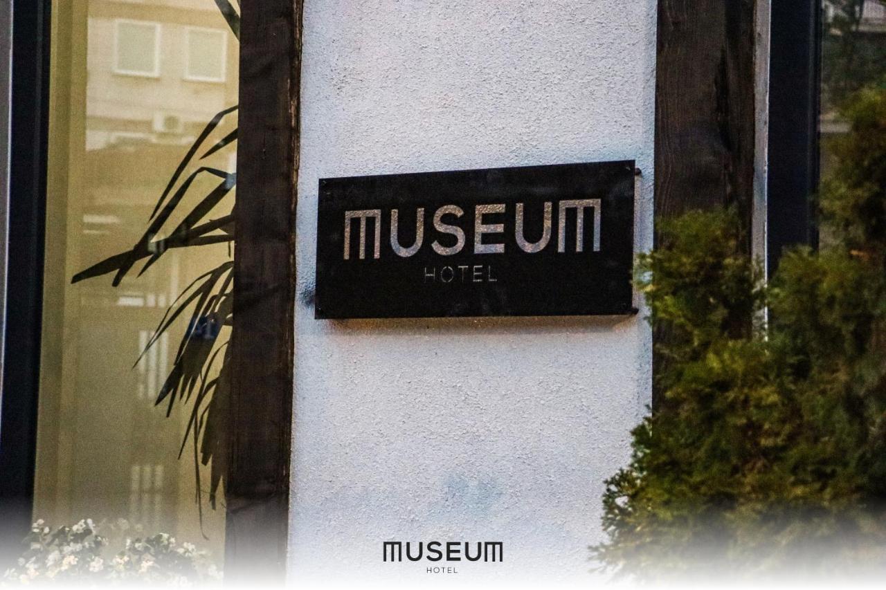 Museum Hotel Pristina Exterior foto