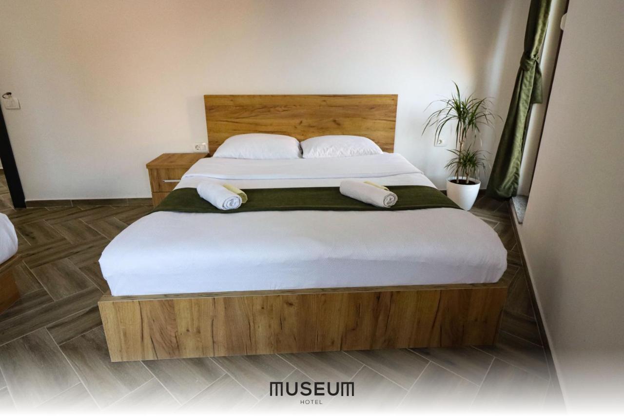 Museum Hotel Pristina Exterior foto